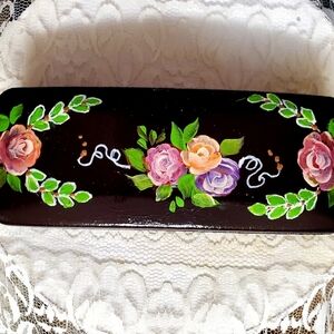 ☆NEW..last one. Others are sold, Hand painted stunning floral eyeglass case